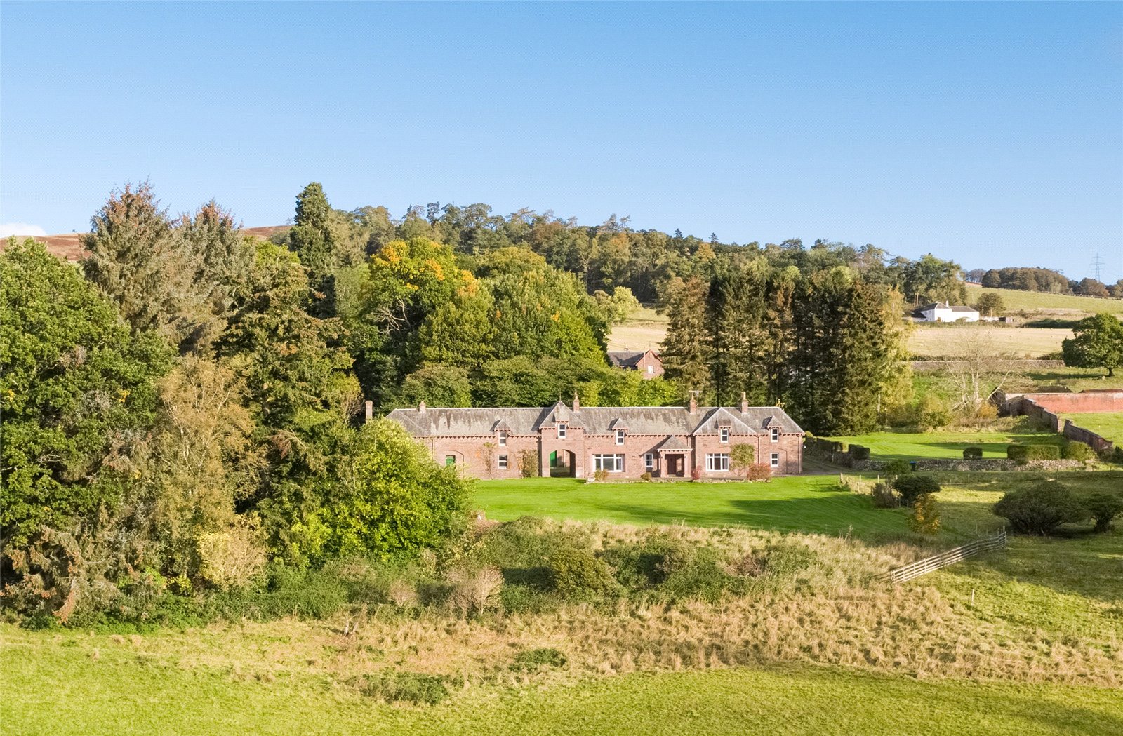 Craigeuan Coach House and Steading, Gilmerton picture 1