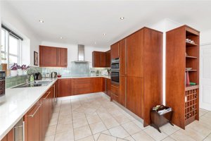 Royston, SG8 6AL picture 3