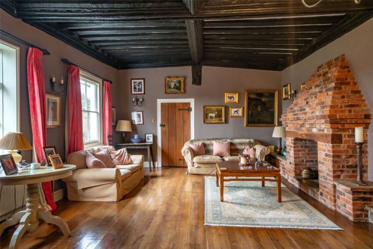 Residential Spotlight: Decluttering to sell