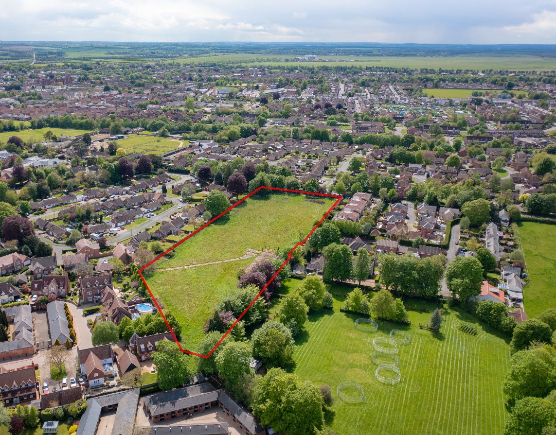 Land sale with the opportunity for residential development